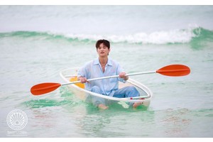 Tourism envoy Seo In-guk explores Boracay; tries golf, crystal kayak