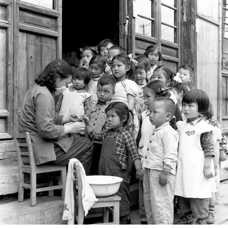 作为新中国第一代女摄影师3272 拷贝.jpg