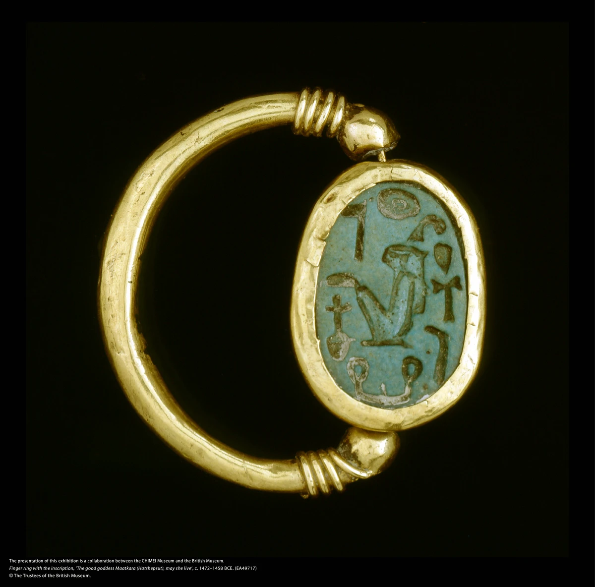 戒指銘文「善良的女神瑪特卡拉（哈特謝普蘇特王位名），願她永生」，約西元前1472–1458年。圖片版權：大英博物館理事會