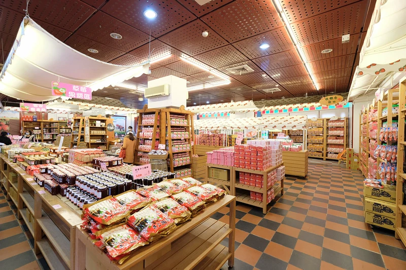 【苗栗】大湖酒莊＆草莓文化館：冰淇淋泡芙必買！免門票採草莓吃