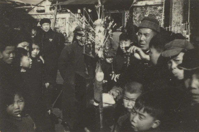 图24 北京街头（一），张光宇摄，1950年 拷贝.jpg