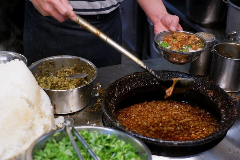 【新竹城隍廟美食】2024城隍廟夜市必吃推薦！鴨香飯、包子、