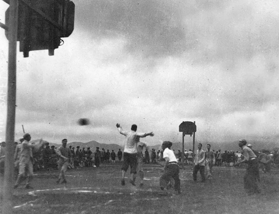 作为新中国第一代女摄影师1977 拷贝.jpg