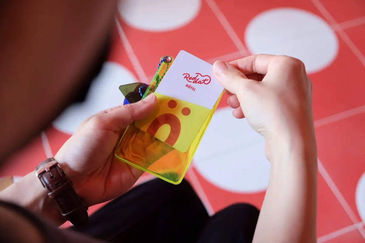 飯店房卡搖身一變成了不容忽視的存在，未來將配合周遭店家提供旅客專屬優惠。