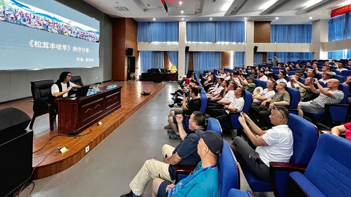 奔赴山海 无尽蓝绿丨1040 拷贝.jpg