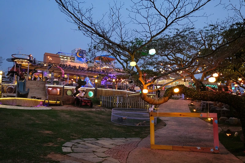 【南投】星月天空猴探井景觀餐廳：草泥馬＆百萬夜景超好玩！門票