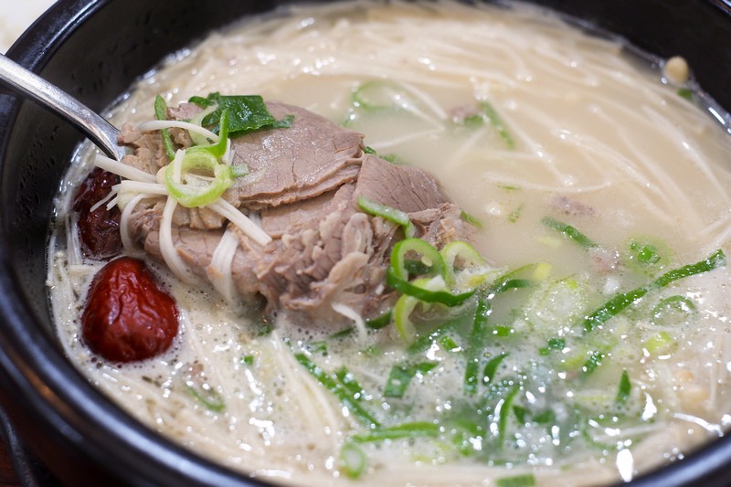 【韓國首爾】神仙雪濃湯:牛骨慢熬醇濃雪白湯必嚐!明洞弘大分店多 DSCF2358.jpg