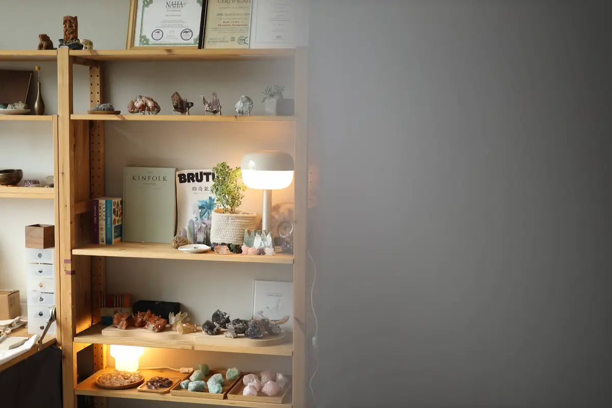 「大氣層水晶」的工作室。