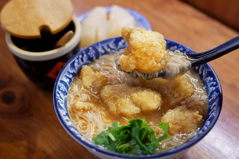【新竹】東門市場美食地圖：Top9必吃推薦！米粉湯麵線甜不辣
