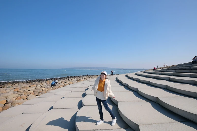 【新竹】南寮漁港攻略：波光市集、魚鱗天梯、美食餐廳、騎腳踏車