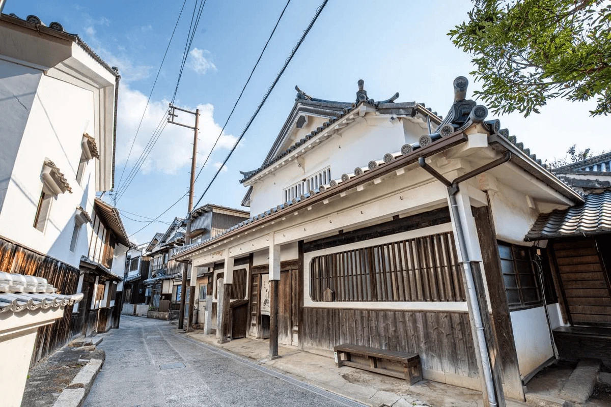 「御手洗」保留了江戶時代的劇場、茶屋、旅宿等歷史建築，可於此靜靜感受古樸的懷舊氛圍。