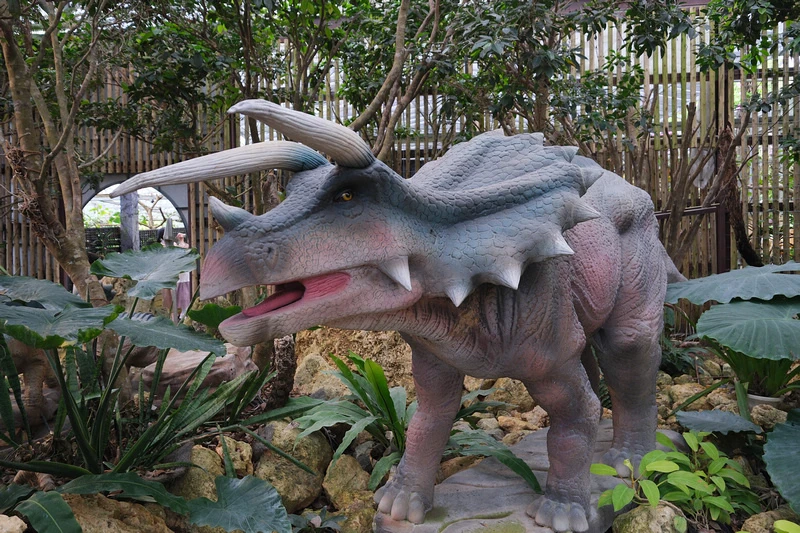 【沖繩】名護鳳梨園：逼真恐龍園區親子推薦＆搭超萌鳳梨電動車冒