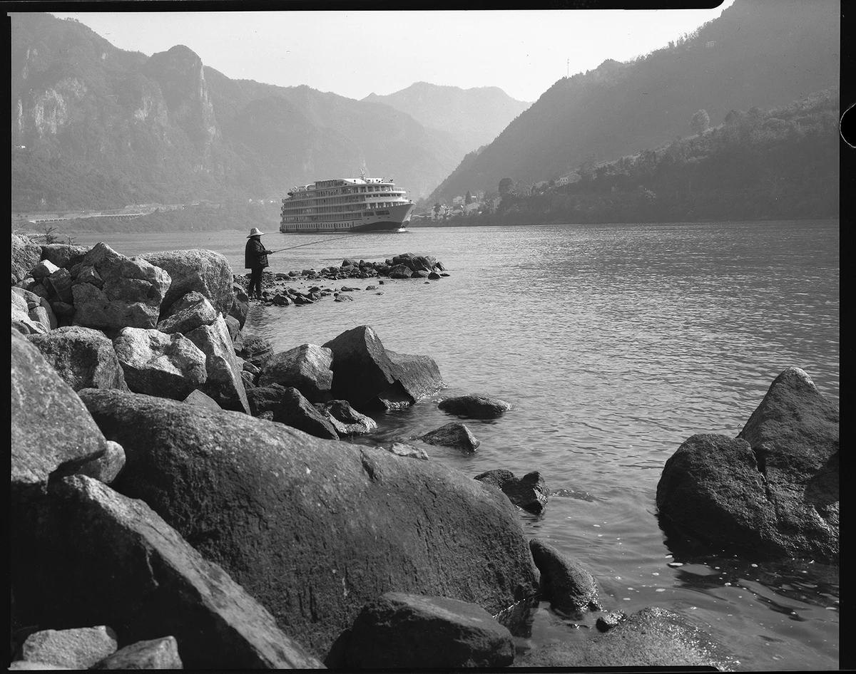 027三峡消落带----山与水的对话系列之一（明月峡） 2019年，4X5inch .jpg