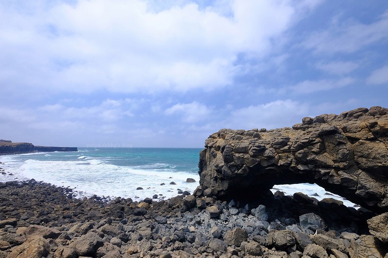 【澎湖】小門鯨魚洞&小管麵線美食:獨特海蝕地形,巨鯨受困故事 【澎湖】小門鯨魚洞&小管麵線美食:獨特海蝕地形,巨鯨受困故事