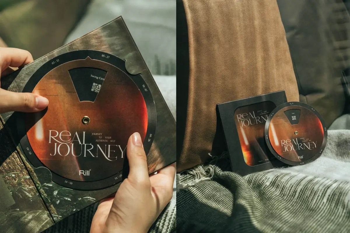 輕輕轉動《Real Journey》序章上的轉盤，在合適的時間，聆聽合適的樂曲。