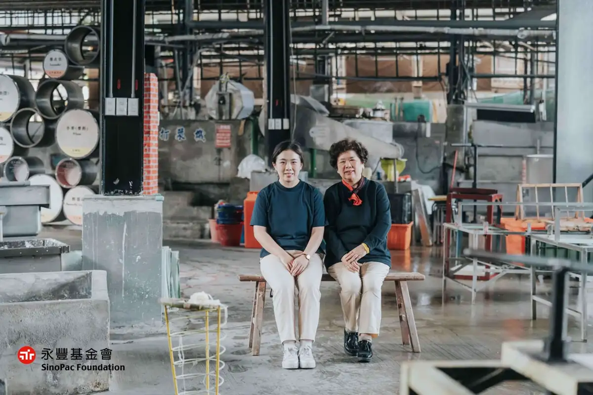 南投埔里的「廣興紙寮」，連結職人工藝與地方特色，在數位時代中翻轉出手工紙的多元新風貌。