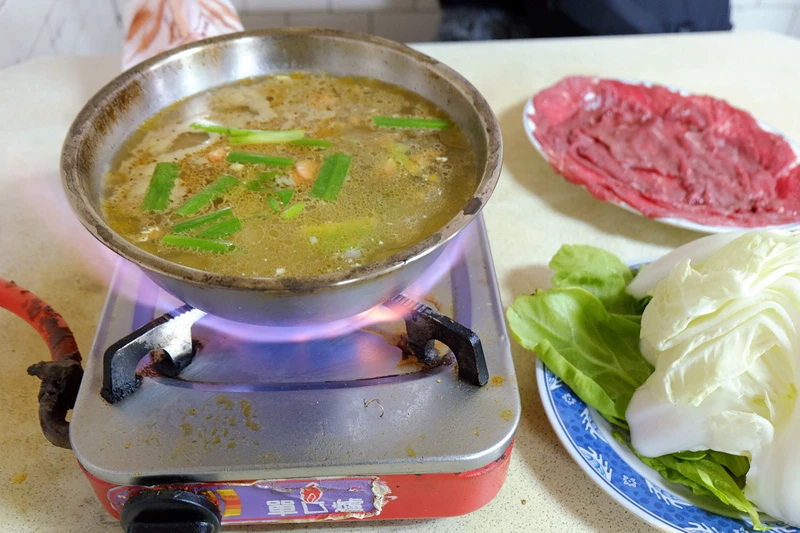 【新竹城隍廟美食】2024城隍廟夜市必吃推薦！鴨香飯、包子、