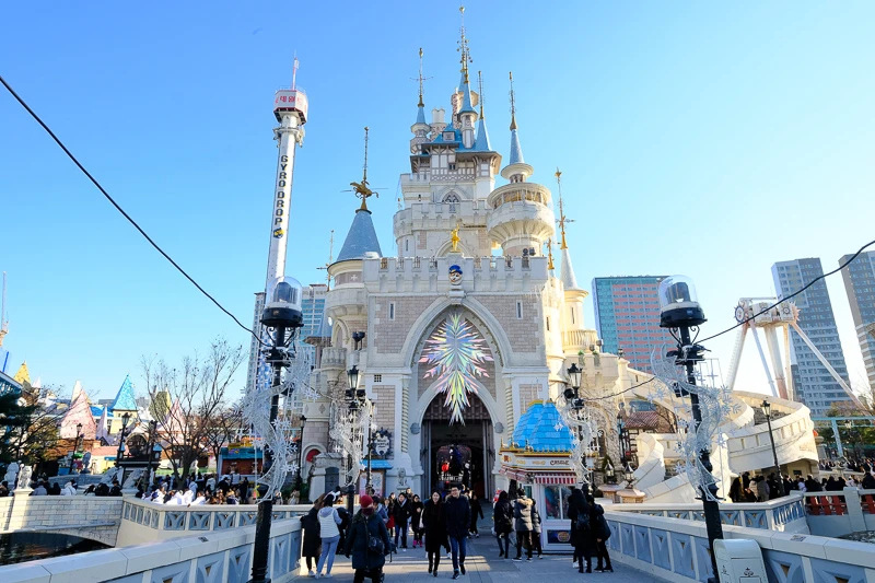 【2025樂天世界】世界最大室內樂園！Top19必玩遊樂設施＆門票交通全攻略