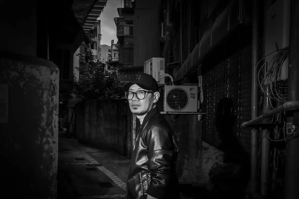 導演張吉安以獨特的鏡頭語言，溫柔凝視留下來的人。