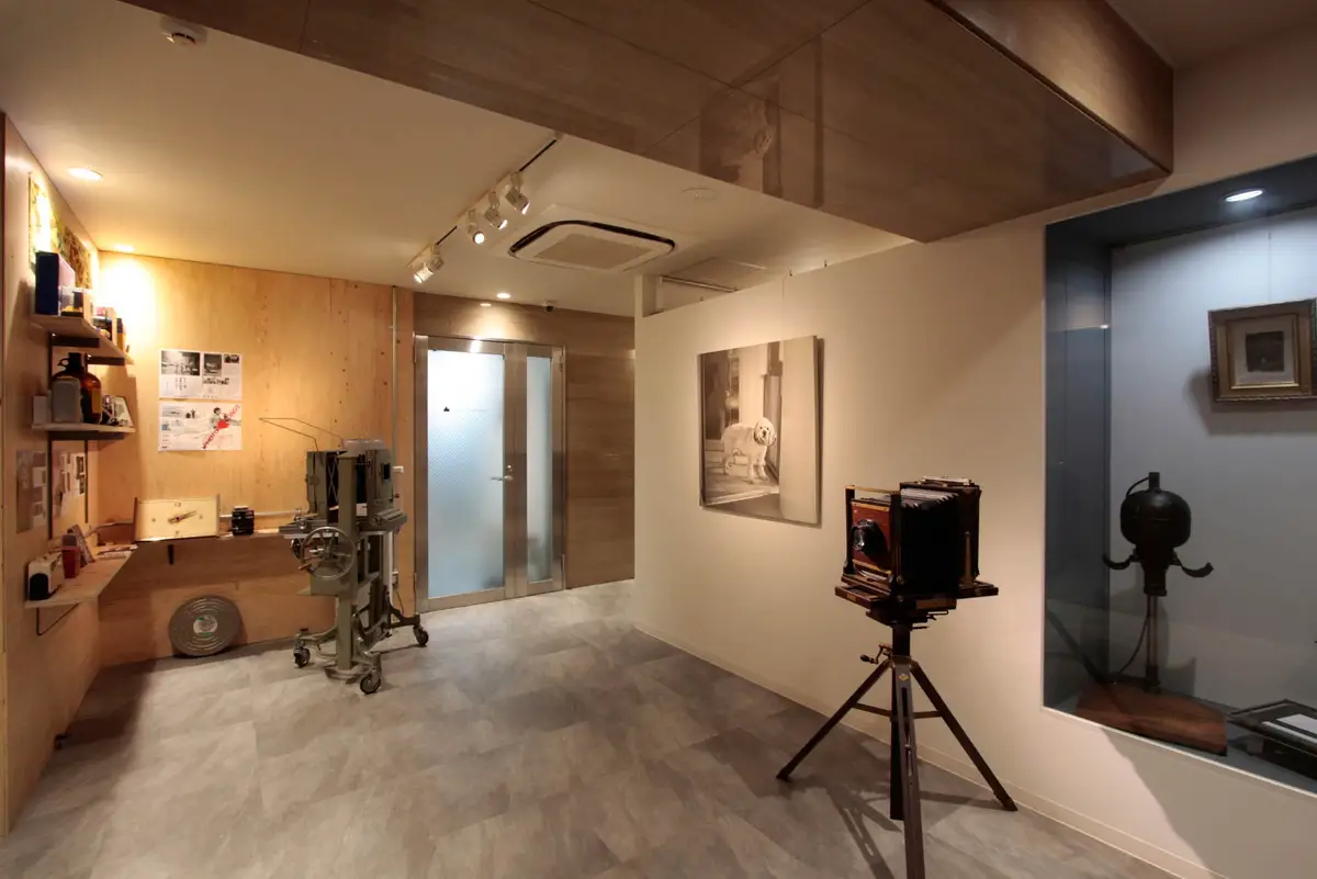 Atelier Chataigne自2016年開始活躍於東京，致力於傳承和發展傳統底片攝影和古典技法，為底片攝影愛好者和專業人士的集中地。
