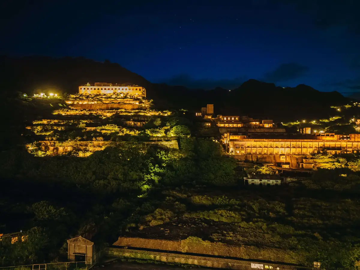 台電透過公共藝術計畫邀請周鍊、一隱照明設計顧問點亮十三層遺構。