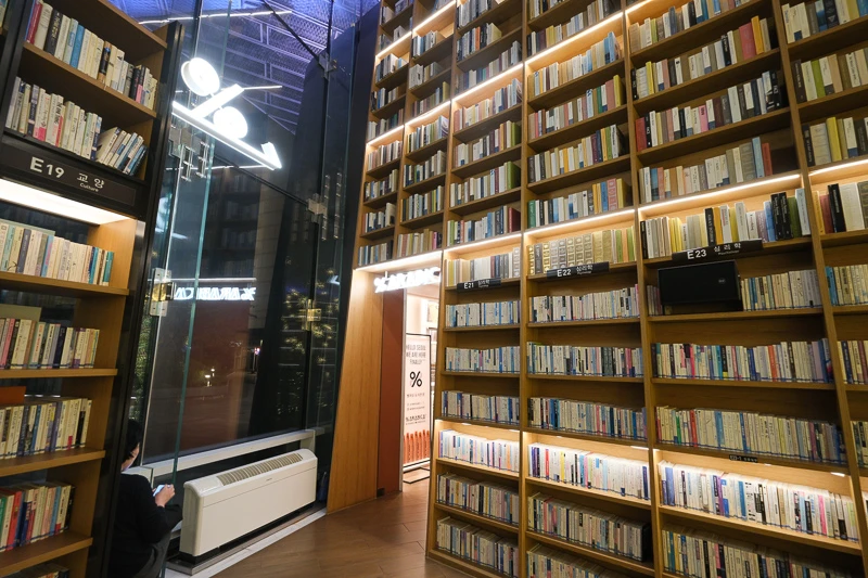 【韓國首爾】星空圖書館Coex Mall：巨無霸書架超吸睛！三成附近美食景點