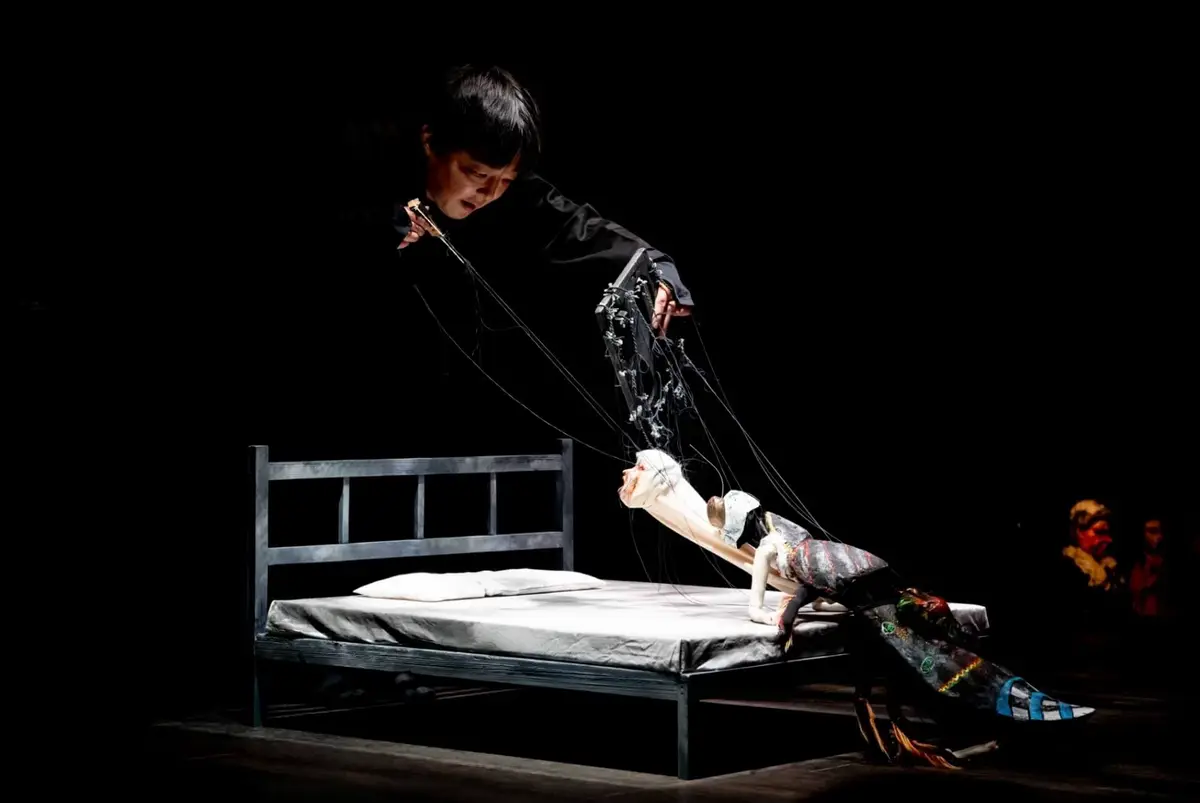 日本結城座懸絲傀儡劇團《變身》劇照 攝影/Toshiharu Ishibashi