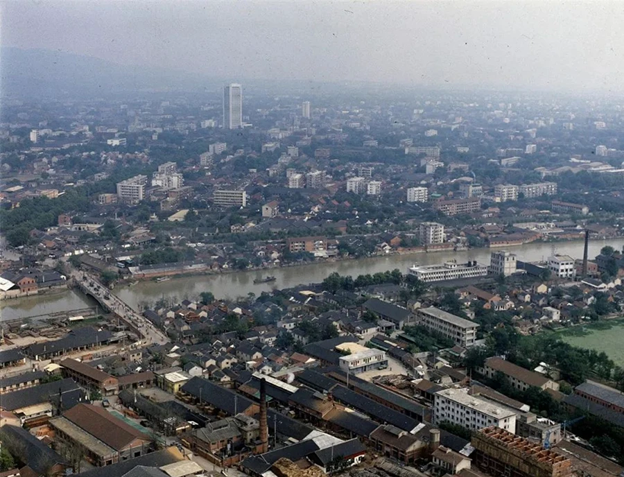 作为新中国第一代女摄影师13118 拷贝.jpg