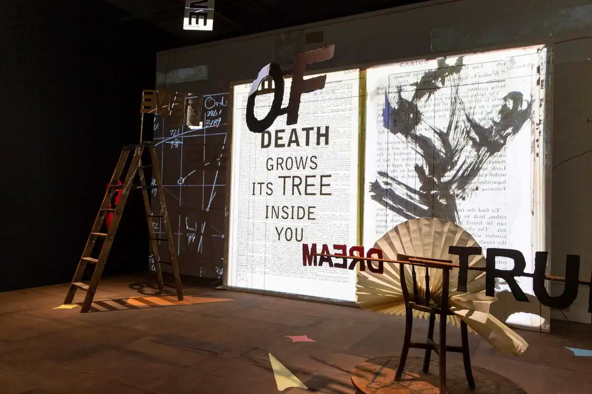 「威廉．肯特里奇」《女先知》 展場照。（圖片／北美館 提供）