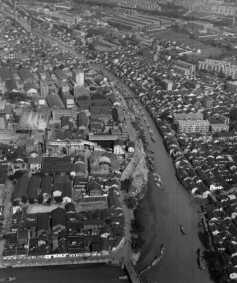 汤德胜千年古运河穿城而过 1980年.jpg