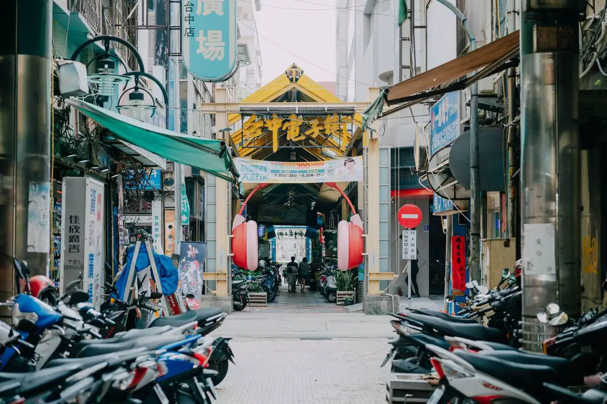 舊城區的電子街商圈曾非常熱鬧，是台中人購買電子產品的首選地，如今已沒落。