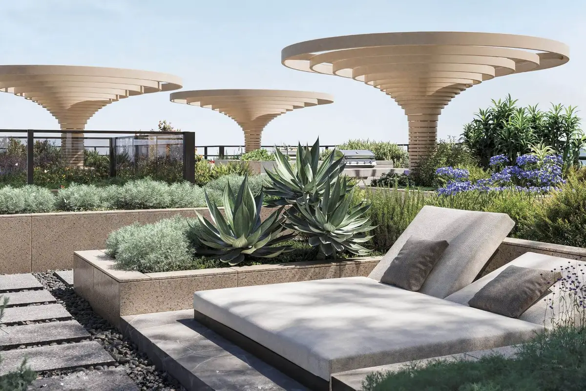 同心圓樣式的傘形涼亭，猶如大樹自土地而上形成的樹冠，提供遮蔭的活動空間，也輝映著建築森林結構概念。頂樓花園配置三十多種植栽，彷彿置身一座微型植物園，提供住戶面向自然，一覽城市壯闊景觀的休憩場域。（頂樓花園3D情境示意圖）