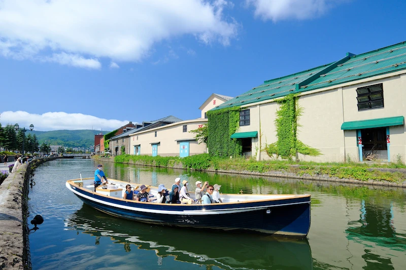 【北海道】小樽運河：搭遊覽船、看夜景、逛商店街，冬天點燈超漂