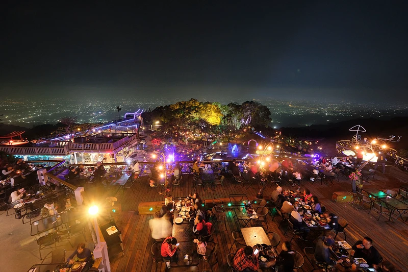 【南投】星月天空猴探井景觀餐廳：草泥馬＆百萬夜景超好玩！門票