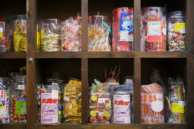 【宜蘭】羅東駿懷舊餐廳：菜單必點黑嚕嚕！打卡送叭噗、玩具，還