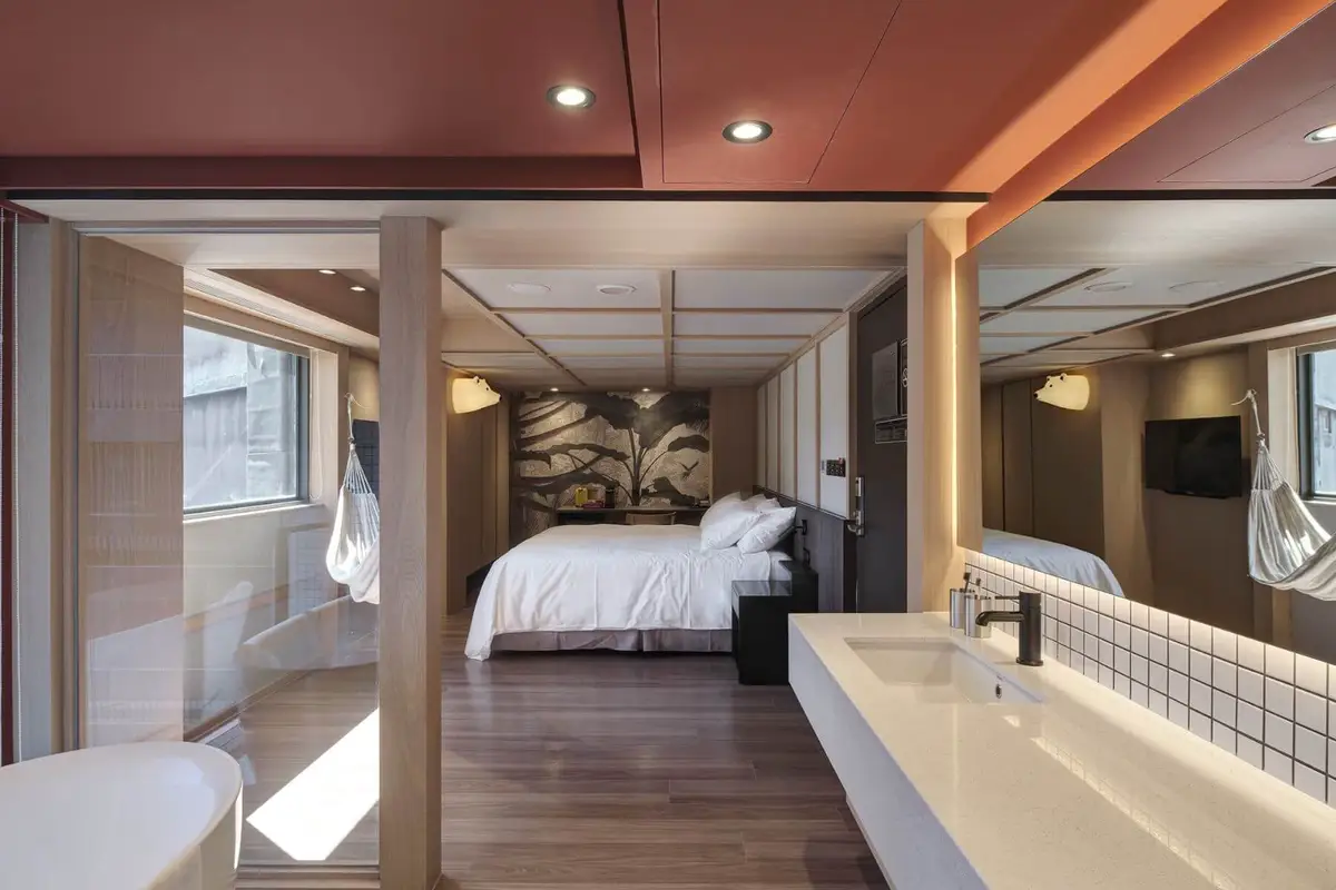 以獨家香氛建立品牌嗅覺印象，讓旅客一踏入紅點文旅就能得到身心的放鬆與愉悅。