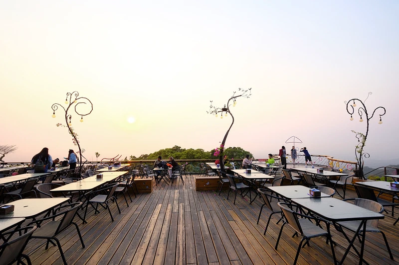 【南投】星月天空猴探井景觀餐廳：草泥馬＆百萬夜景超好玩！門票