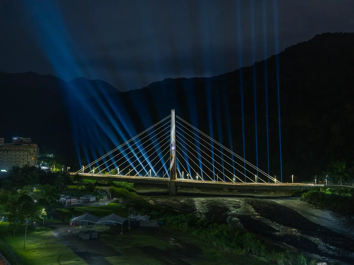 胡縉祥、郭彥宏、韓承燁的《光湧·界》／台東光祭：沐光泉