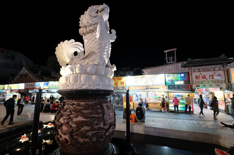 【新竹城隍廟美食】2024城隍廟夜市必吃推薦！鴨香飯、包子、