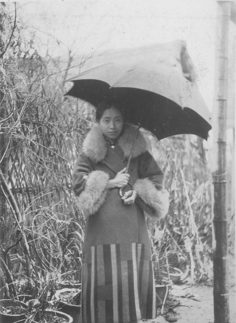 图11 汤素贞，张光宇摄，1927年 拷贝.jpg