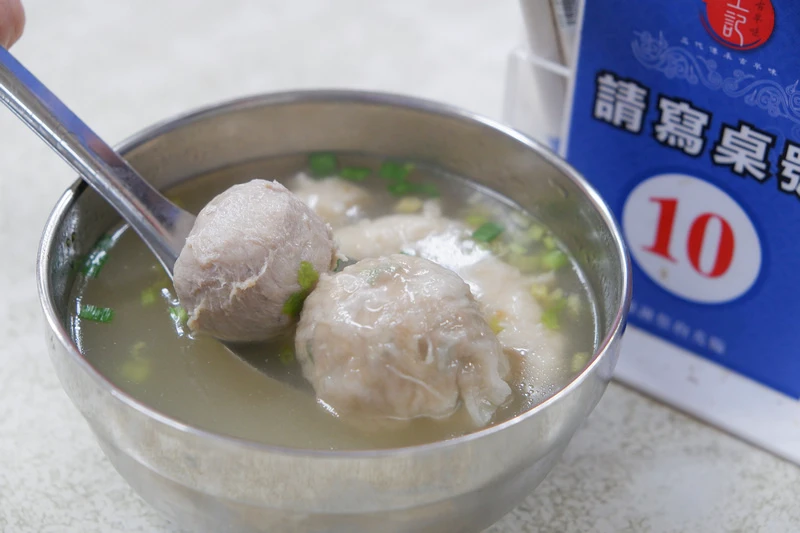 【新竹城隍廟美食】2024城隍廟夜市必吃推薦！鴨香飯、包子、