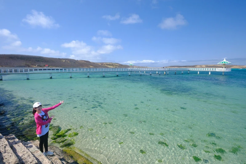 【澎湖】小池角雙曲橋：台版馬爾地夫美譽！潮汐選漲潮湛藍海水美