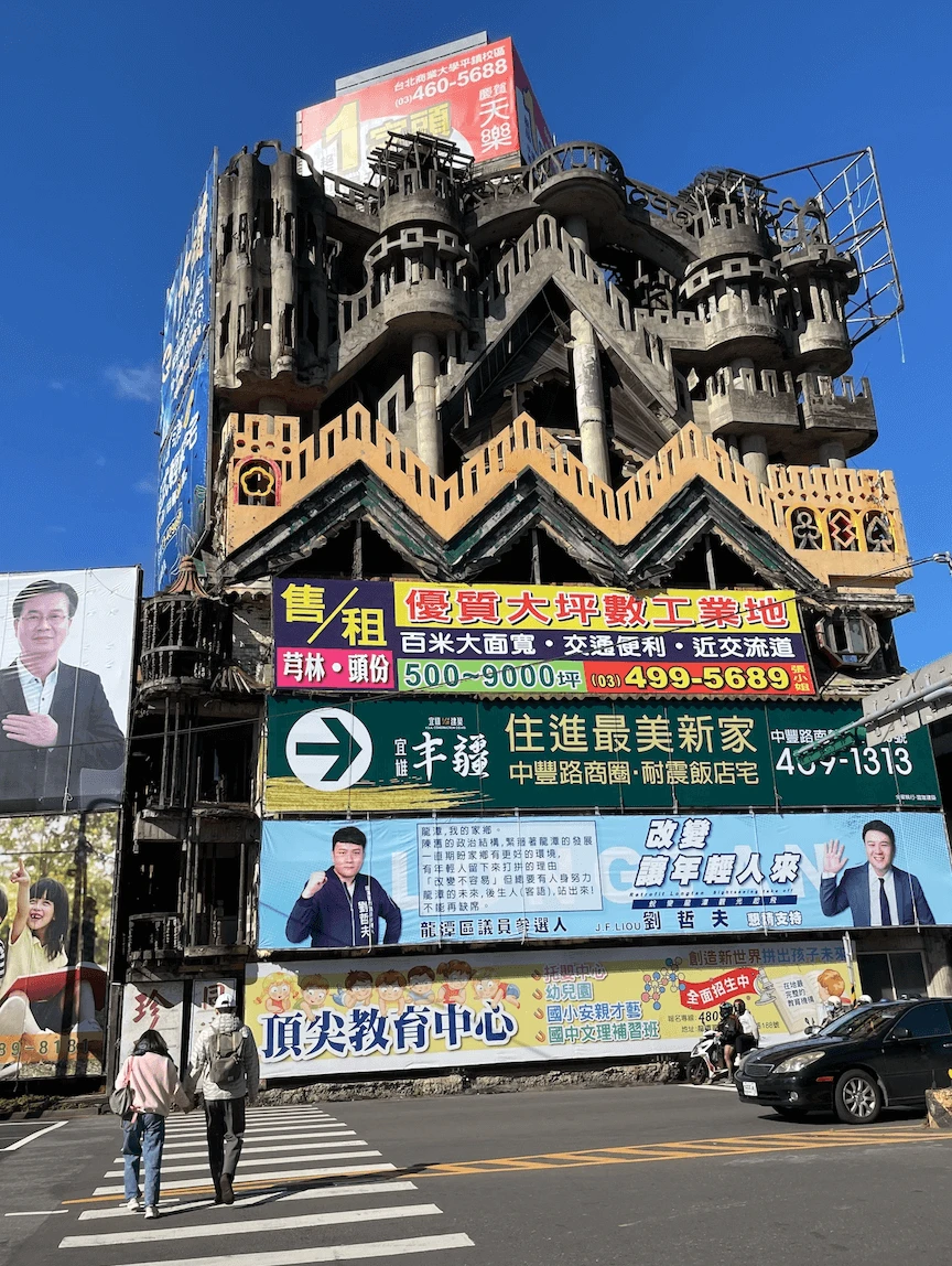 桃園龍潭地區的「怪怪屋」。（圖片提供／李清志）