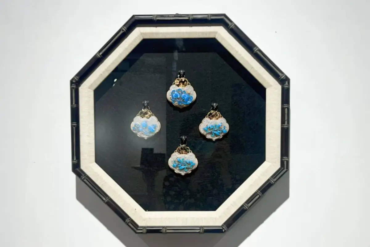 王心瑜〈梅蘭竹菊〉, 複合媒材 40x40cm , 肆玖貳捌東方美學空間。