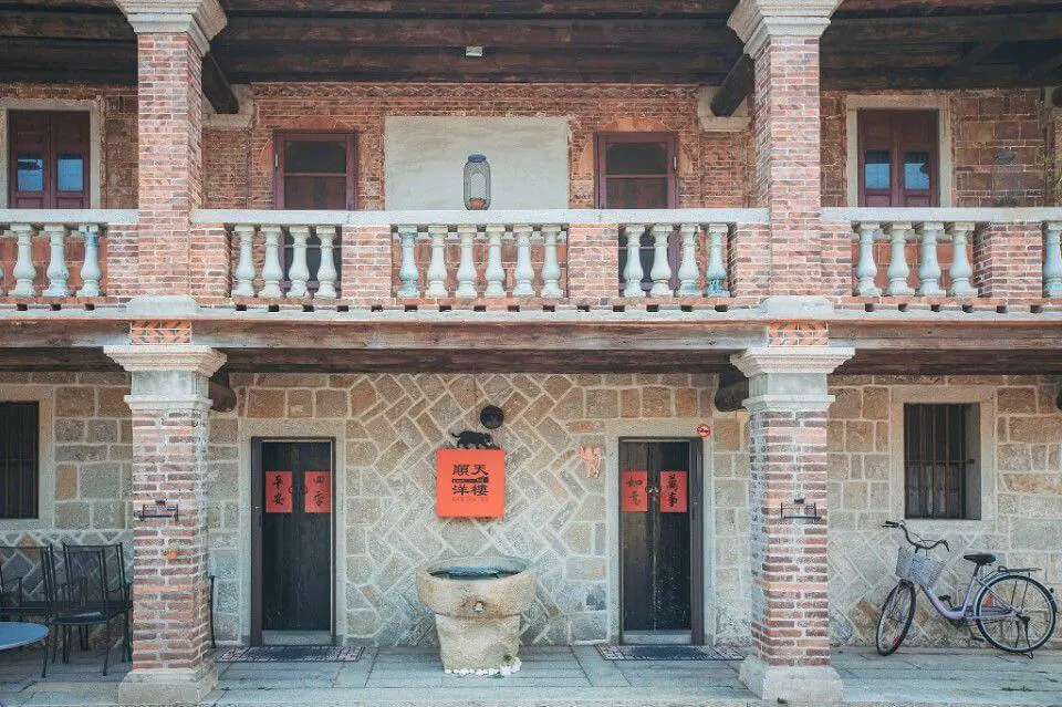 順天洋樓可住宿，也能路過喝杯咖啡。（圖片來源／Louis Liu）