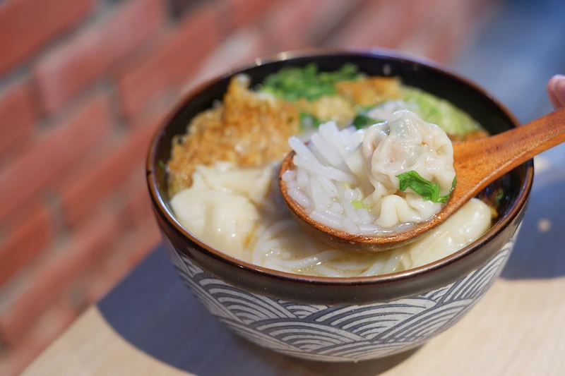 【新竹】東門市場美食地圖：Top9必吃推薦！米粉湯麵線甜不辣