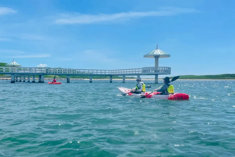 【澎湖】小池角雙曲橋：台版馬爾地夫美譽！潮汐選漲潮湛藍海水美