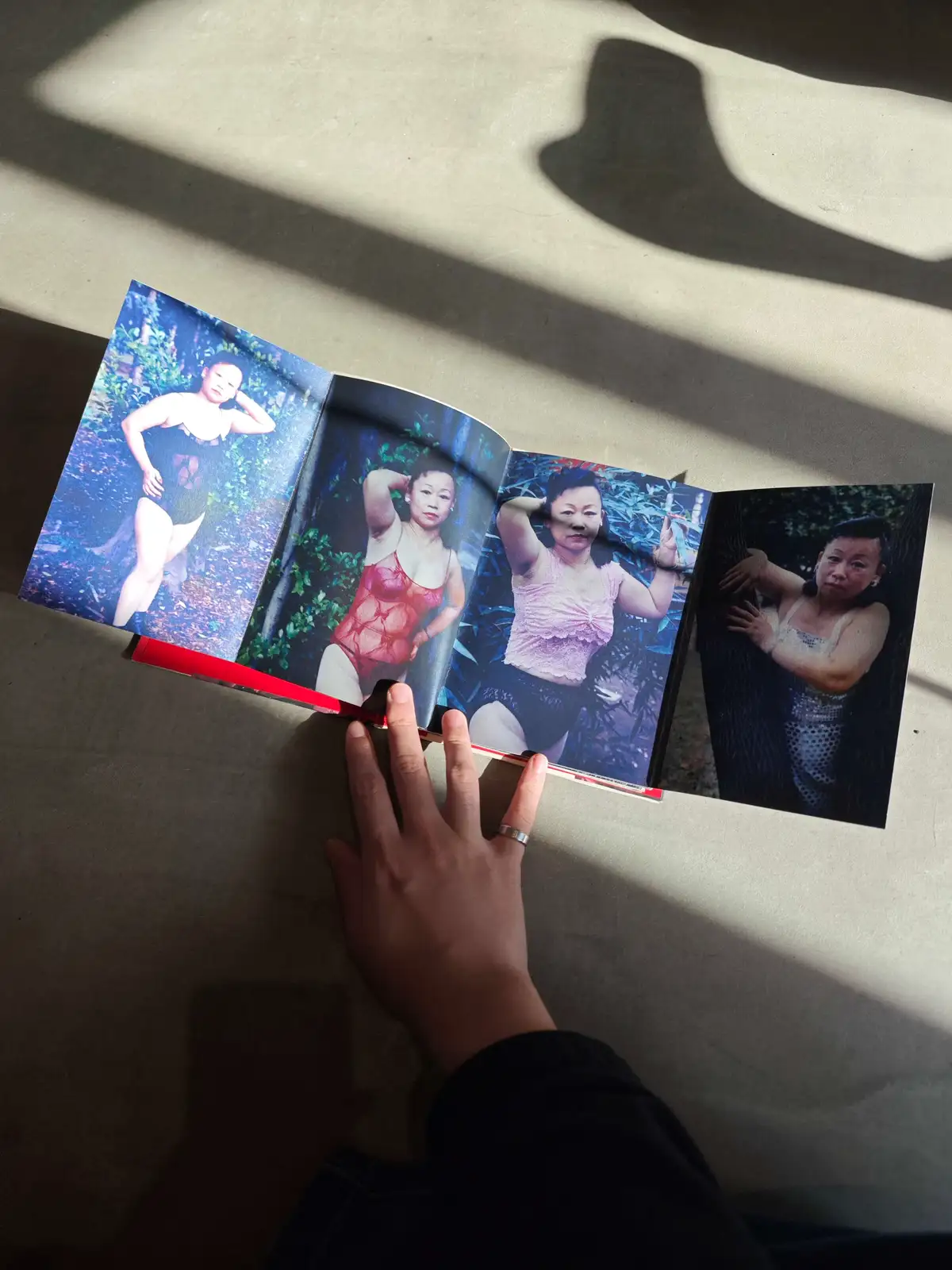 獲得2025年哈蘇攝影獎出版獎的《水噹噹的金雲阿姨》