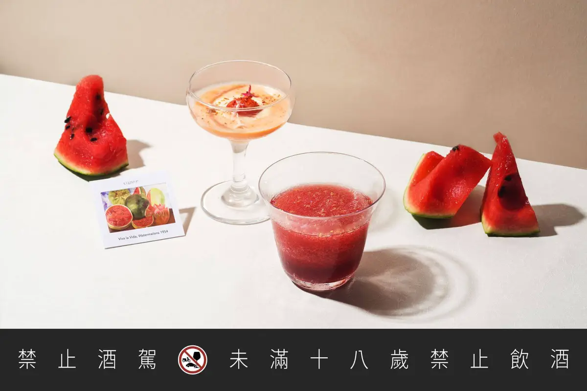 芙烈達·卡蘿生前的最後一幅畫作《生命萬歲，西瓜》(Viva la Vida, Watermelons ) 作為餐桌結尾，表達對生命的讚頌。