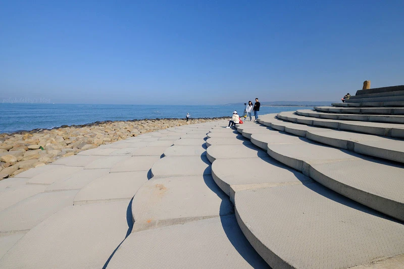 【新竹】南寮漁港攻略：波光市集、魚鱗天梯、美食餐廳、騎腳踏車